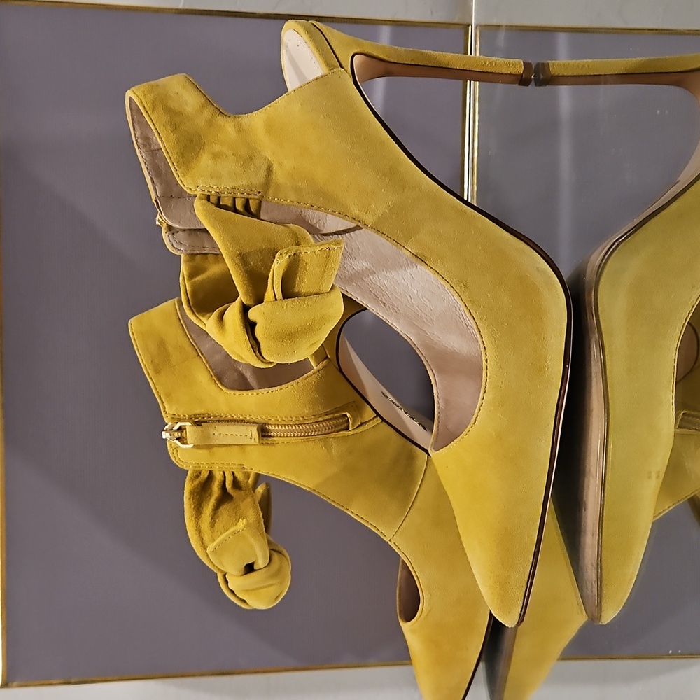 Louise et Cie Yellow Suede Women's Heels - Picture 4 of 4